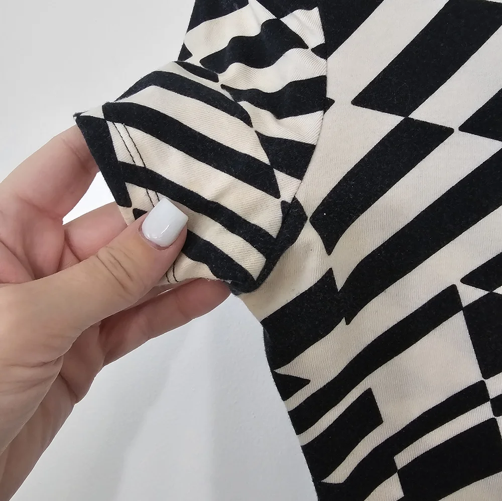 (Forever) Twenty One Black and White Bodysuit Medium Size Bought at Forever 21 - Picture 5 of 6